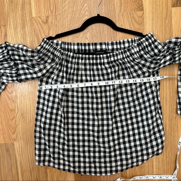 Who What Wear black and white checkered off the shoulder top - Picture 3 of 8